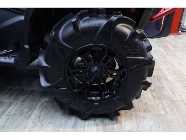 2025 Can-Am Outlander X mr 1000R Hyper Silver & Legion Red - Image 7