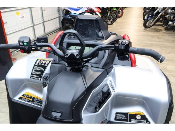 2025 Can-Am Outlander X mr 1000R Hyper Silver & Legion Red - Image 9