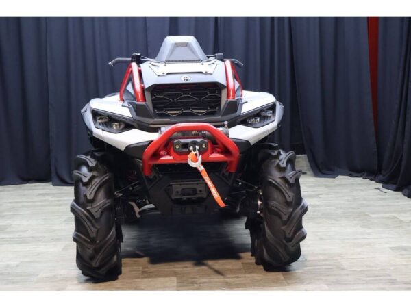 2025 Can-Am Outlander X mr 1000R Hyper Silver & Legion Red - Image 2
