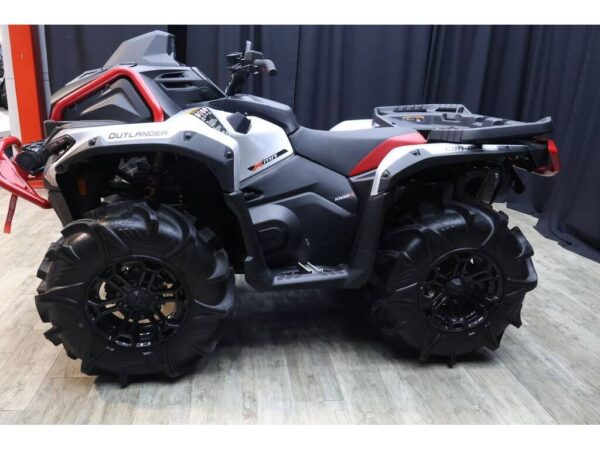 2025 Can-Am Outlander X mr 1000R Hyper Silver & Legion Red - Image 4