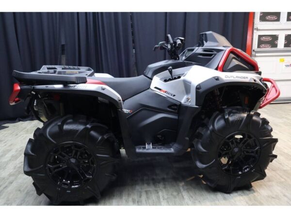 2025 Can-Am Outlander X mr 1000R Hyper Silver & Legion Red - Image 6