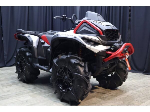 2025 Can-Am Outlander X mr 1000R Hyper Silver & Legion Red - Image 3